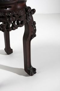 Arte Cinese : Grande giardiniera in porcellana famiglia rosa Cina, dinastia Qing, XIX secolo  - Asta Asta 392 | ARTE ORIENTALE E ISLAMICA - ARTE AFRICANA, OCEANICA E DELLE AMERICHE - EAST AND SOUTH: ASIAN, ISLAMIC, INDIAN AND ETHNOGRAPIC ART Online - Associazione Nazionale - Case d'Asta italiane