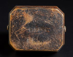 Arte Cinese : Lotto composto da giara in porcellana e gueridon. Francia e Cina XIX secolo  - Asta Asta 392 | ARTE ORIENTALE E ISLAMICA - ARTE AFRICANA, OCEANICA E DELLE AMERICHE - EAST AND SOUTH: ASIAN, ISLAMIC, INDIAN AND ETHNOGRAPIC ART Online - Associazione Nazionale - Case d'Asta italiane