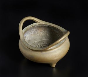 Arte Cinese : Due tegole con invetriatura sancai.Cina, dinasti Ming, XVII secolo.  - Asta Asta 392 | ARTE ORIENTALE E ISLAMICA - ARTE AFRICANA, OCEANICA E DELLE AMERICHE - EAST AND SOUTH: ASIAN, ISLAMIC, INDIAN AND ETHNOGRAPIC ART Online - Associazione Nazionale - Case d'Asta italiane