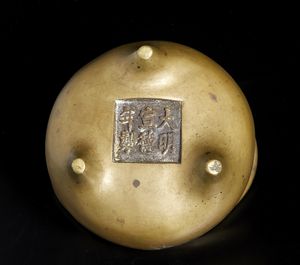 Arte Cinese : Due tegole con invetriatura sancai.Cina, dinasti Ming, XVII secolo.  - Asta Asta 392 | ARTE ORIENTALE E ISLAMICA - ARTE AFRICANA, OCEANICA E DELLE AMERICHE - EAST AND SOUTH: ASIAN, ISLAMIC, INDIAN AND ETHNOGRAPIC ART Online - Associazione Nazionale - Case d'Asta italiane