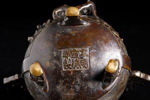 Arte Cinese : Tazza con decoro a fenici. Cina, dinastia Song, X secolo o posteriore  - Asta Asta 392 | ARTE ORIENTALE E ISLAMICA - ARTE AFRICANA, OCEANICA E DELLE AMERICHE - EAST AND SOUTH: ASIAN, ISLAMIC, INDIAN AND ETHNOGRAPIC ART Online - Associazione Nazionale - Case d'Asta italiane