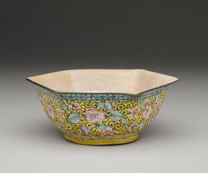 Arte Cinese - Tazza bianca con decorazione stilizzata incisa. Cina, dinastia Song, XII secolo