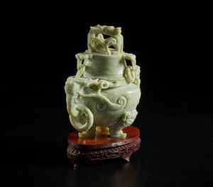 Arte Cinese : Coppia di vasi con decorazione figurativa.Cina, dinastia Qing, XIX secolo.  - Asta Asta 392 | ARTE ORIENTALE E ISLAMICA - ARTE AFRICANA, OCEANICA E DELLE AMERICHE - EAST AND SOUTH: ASIAN, ISLAMIC, INDIAN AND ETHNOGRAPIC ART Online - Associazione Nazionale - Case d'Asta italiane