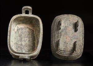 Arte Cinese : Contenitore rituale Hu in bronzoCina, dinastia Qing, XIX secolo  - Asta Asta 392 | ARTE ORIENTALE E ISLAMICA - ARTE AFRICANA, OCEANICA E DELLE AMERICHE - EAST AND SOUTH: ASIAN, ISLAMIC, INDIAN AND ETHNOGRAPIC ART Online - Associazione Nazionale - Case d'Asta italiane