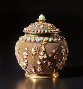 Arte Cinese : Tazza monocroma lilla Cina, dinastia Qing, XIX secolo  - Asta Asta 392 | ARTE ORIENTALE E ISLAMICA - ARTE AFRICANA, OCEANICA E DELLE AMERICHE - EAST AND SOUTH: ASIAN, ISLAMIC, INDIAN AND ETHNOGRAPIC ART Online - Associazione Nazionale - Case d'Asta italiane