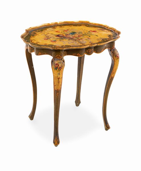 Piccolo tavolino in legno laccato e dorato, Venezia  - Asta Asta a Tempo - Antiquariato - Associazione Nazionale - Case d'Asta italiane