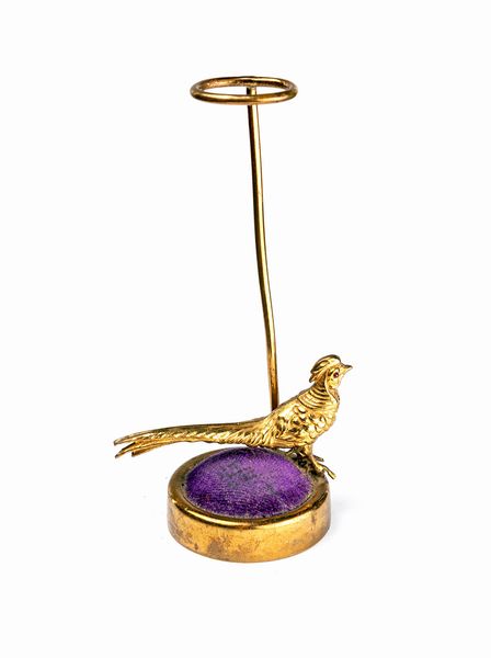 Puntaspilli in metallo dorato  - Asta Asta a Tempo - Antiquariato - Associazione Nazionale - Case d'Asta italiane