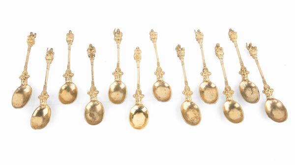 Dodici antichi cucchiai degli apostoli in ottone dorato  - Asta Asta a Tempo - Antiquariato - Associazione Nazionale - Case d'Asta italiane