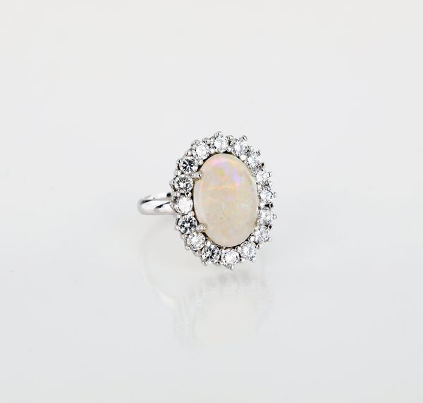 Anello in oro opale e brillanti  - Asta Asta a Tempo - Gioielli e Preziosi - Associazione Nazionale - Case d'Asta italiane