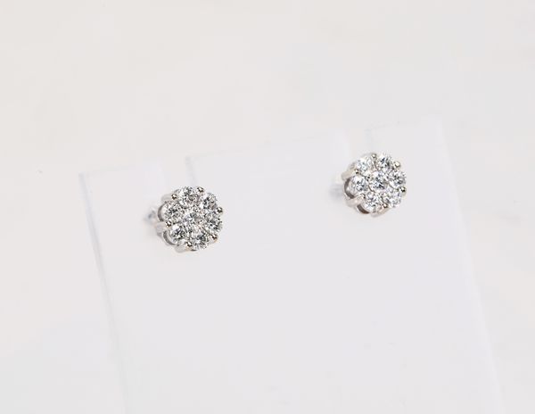 Orecchini in oro e brillanti  - Asta Asta a Tempo - Gioielli e Preziosi - Associazione Nazionale - Case d'Asta italiane