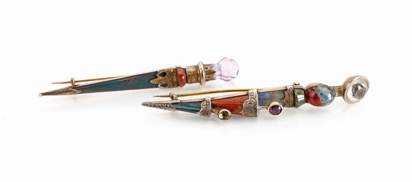 Coppia di spilloni in argento dorato e pietre dure antichi  - Asta Asta a Tempo - Gioielli e Preziosi - Associazione Nazionale - Case d'Asta italiane