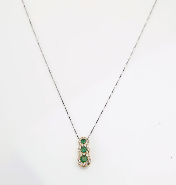 Pendente in oro smeraldi e brillanti  - Asta Asta a Tempo - Gioielli e Preziosi - Associazione Nazionale - Case d'Asta italiane