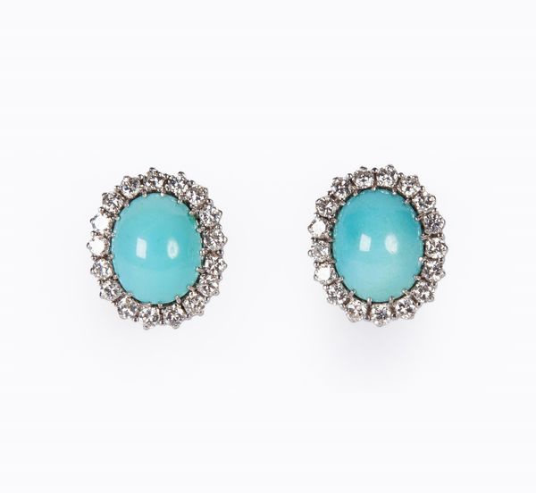 Coppia di orecchini al lobo con spola di turchesi e giro di brillanti  - Asta Asta a Tempo - Gioielli e Preziosi - Associazione Nazionale - Case d'Asta italiane