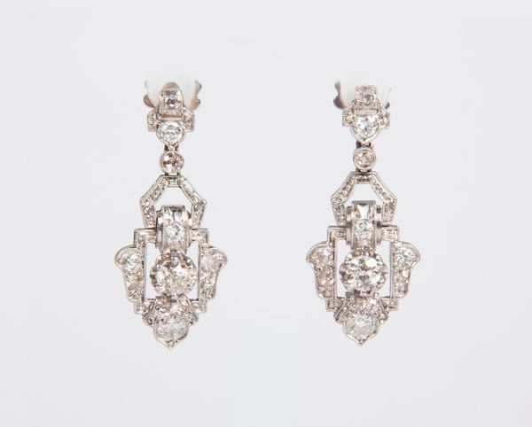 Orecchini pendenti decò in oro e diamanti  - Asta Asta a Tempo - Gioielli e Preziosi - Associazione Nazionale - Case d'Asta italiane