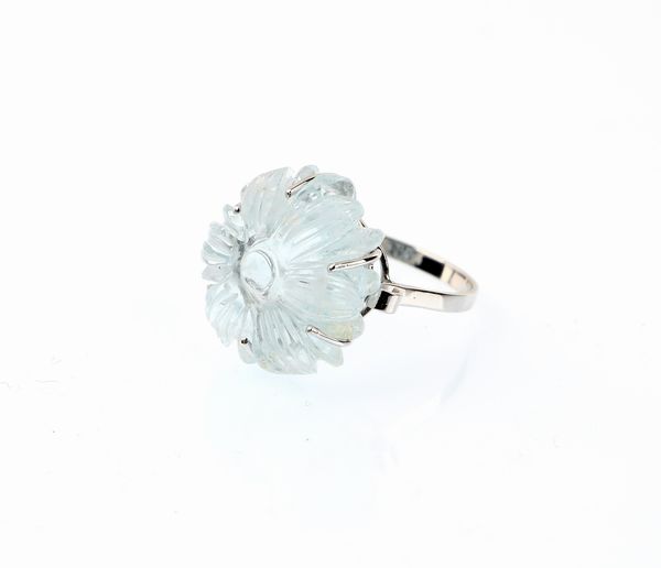 Anello in oro con topazio azzurro inciso  - Asta Asta a Tempo - Gioielli e Preziosi - Associazione Nazionale - Case d'Asta italiane