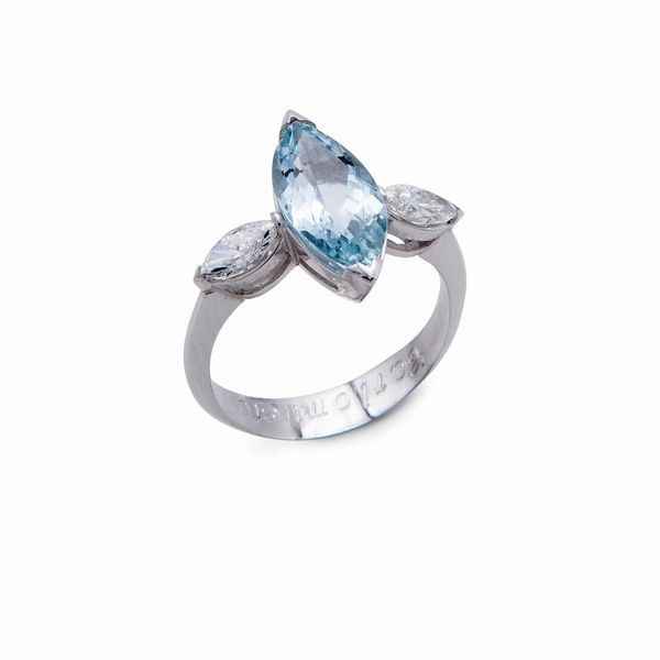 Anello in oro bianco con topazio azzurro e brillanti  - Asta Asta a Tempo - Gioielli e Preziosi - Associazione Nazionale - Case d'Asta italiane