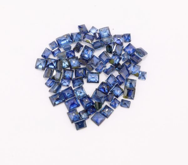 Zaffiri naturali in taglio carré  - Asta Asta a Tempo - Gioielli e Preziosi - Associazione Nazionale - Case d'Asta italiane