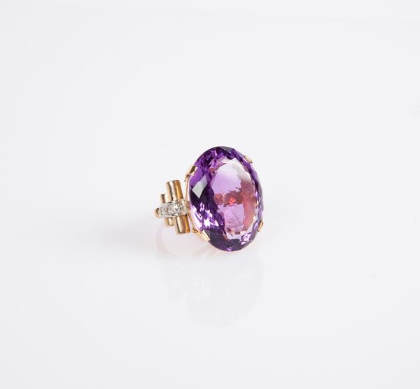 Anello anni '40 in oro, ametista e diamanti  - Asta Asta a Tempo - Gioielli e Preziosi - Associazione Nazionale - Case d'Asta italiane
