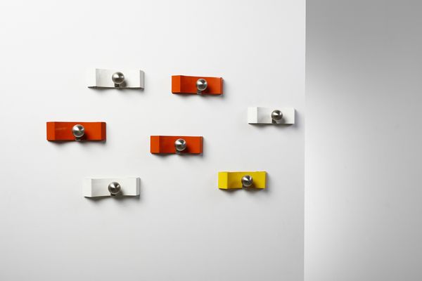 HOFFMAN PAT : Sette attaccapanni per Luci Milano  - Asta Asta 393 | DESIGN E ARTI DECORATIVE DEL NOVECENTO Online - Associazione Nazionale - Case d'Asta italiane