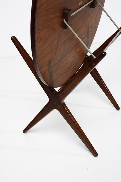 PARISI ICO (1916 - 1996) : Tavolo tondo reclinabile per Figli di Amedeo Cassina  - Asta Asta 393 | DESIGN E ARTI DECORATIVE DEL NOVECENTO Online - Associazione Nazionale - Case d'Asta italiane