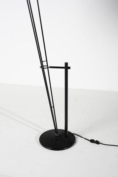 NAVA PAOLO (n. 1943) : Lampada da terra Aria per Antonangeli  - Asta Asta 393 | DESIGN E ARTI DECORATIVE DEL NOVECENTO Online - Associazione Nazionale - Case d'Asta italiane