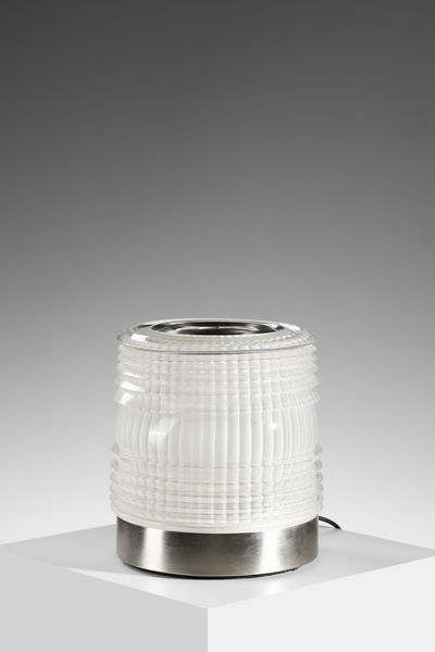 COLOMBO JOE (1930 - 1971) : Lampada da tavolo Fresnel per Oluce  - Asta Asta 393 | DESIGN E ARTI DECORATIVE DEL NOVECENTO Online - Associazione Nazionale - Case d'Asta italiane