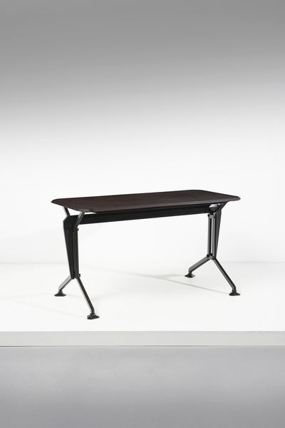 GRUPPO BBPR (n. 1932) : Scrivania con lampada serie Arco per Olivetti  - Asta Asta 393 | DESIGN E ARTI DECORATIVE DEL NOVECENTO Online - Associazione Nazionale - Case d'Asta italiane