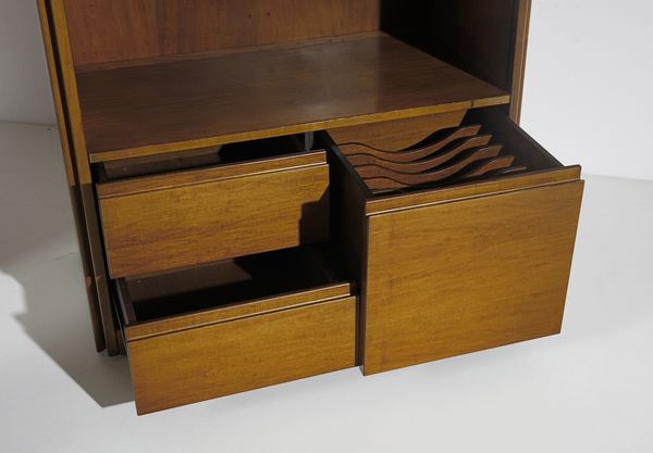 MANGIAROTTI ANGELO (1921 - 2012) : Coppia di credenze 4D  per Molteni  - Asta Asta 393 | DESIGN E ARTI DECORATIVE DEL NOVECENTO Online - Associazione Nazionale - Case d'Asta italiane