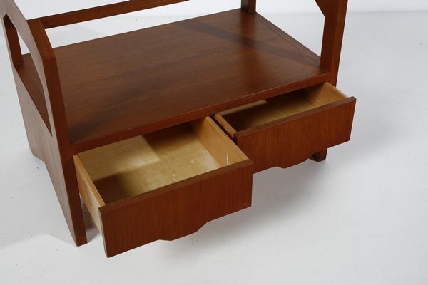 MANIFATTURA ITALIANA : Coppia di comodini con tavolino portavaligie  - Asta Asta 393 | DESIGN E ARTI DECORATIVE DEL NOVECENTO Online - Associazione Nazionale - Case d'Asta italiane