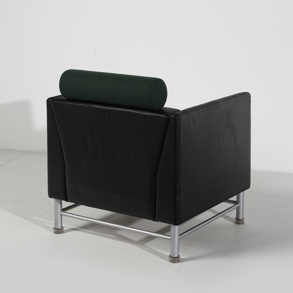 SOTTSASS ETTORE (1917 - 2007) : Poltrona Eastside per Knoll International  - Asta Asta 393 | DESIGN E ARTI DECORATIVE DEL NOVECENTO Online - Associazione Nazionale - Case d'Asta italiane