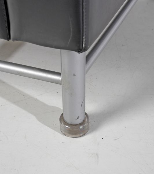 SOTTSASS ETTORE (1917 - 2007) : Poltrona Eastside per Knoll International  - Asta Asta 393 | DESIGN E ARTI DECORATIVE DEL NOVECENTO Online - Associazione Nazionale - Case d'Asta italiane