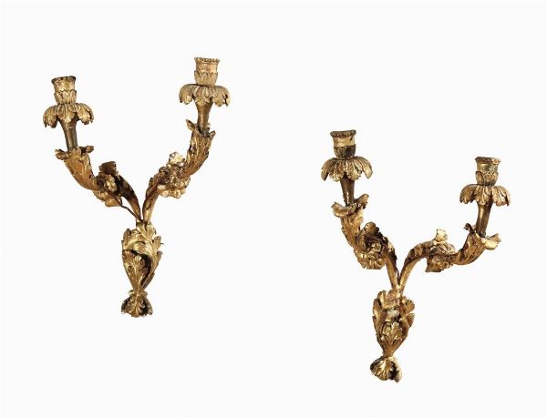 Coppia di appliques a due bracci in legno intagliato e dorato, XVIII secolo  - Asta Importanti Opere e Arredi - Associazione Nazionale - Case d'Asta italiane