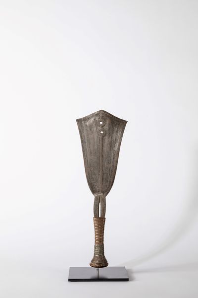 YAKOMA, : Coltello ornamentale  - Asta Forme tradizionali africane - Associazione Nazionale - Case d'Asta italiane