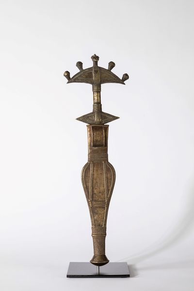 VERE, KAPSIKI, TIV, : Coltello ornamentale con fodero  - Asta Forme tradizionali africane - Associazione Nazionale - Case d'Asta italiane