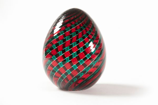 Uovo in vetro di Murano a spirali rosse e verdi, Venini, secolo XX  - Asta Incanti d'arte - Associazione Nazionale - Case d'Asta italiane