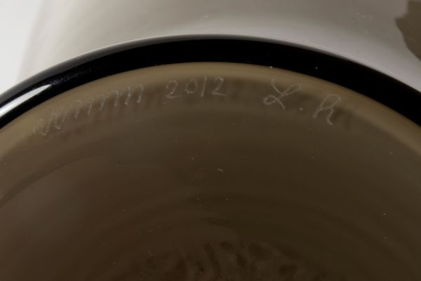 Vaso Venini in vetro grigio incamiciato bianco, secolo XX  - Asta Incanti d'arte - Associazione Nazionale - Case d'Asta italiane