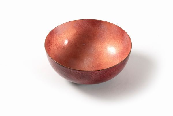 Coppa in metallo e smalto rosso, secolo XX  - Asta Incanti d'arte - Associazione Nazionale - Case d'Asta italiane