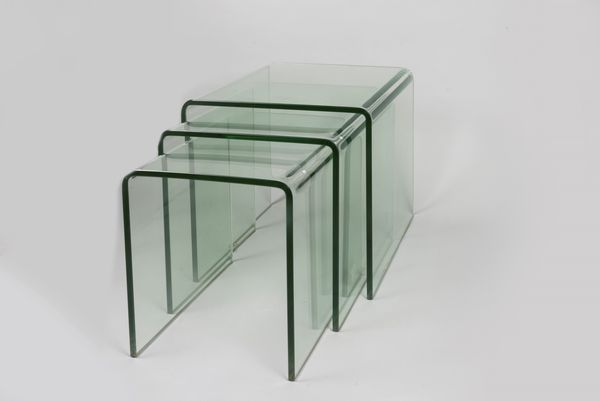Set di tre  tavolini a incastro in cristallo  - Asta Incanti d'arte - Associazione Nazionale - Case d'Asta italiane