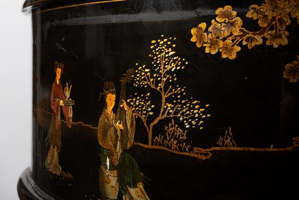 Scrivania da centro Carlton House in legno laccato nero decorata con motivi a Chinoserie, inizi secolo XX  - Asta Incanti d'arte - Associazione Nazionale - Case d'Asta italiane