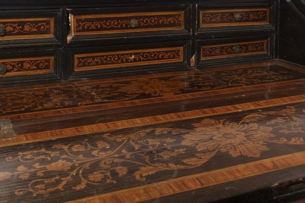 Ribalta lombarda in legno intarsiato, fine secolo XVIII - inizi secolo XIX  - Asta Incanti d'arte - Associazione Nazionale - Case d'Asta italiane