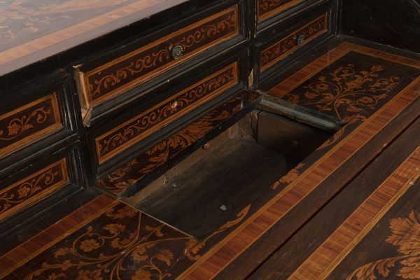 Ribalta lombarda in legno intarsiato, fine secolo XVIII - inizi secolo XIX  - Asta Incanti d'arte - Associazione Nazionale - Case d'Asta italiane