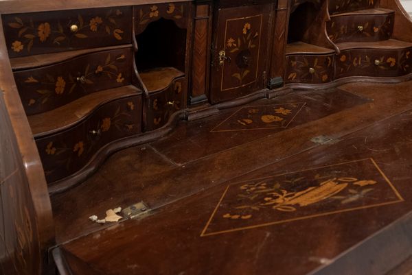 Ribalta in legno riccamente intarsiato, Olanda secolo XVIII  - Asta Incanti d'arte - Associazione Nazionale - Case d'Asta italiane