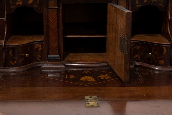 Ribalta in legno riccamente intarsiato, Olanda secolo XVIII  - Asta Incanti d'arte - Associazione Nazionale - Case d'Asta italiane