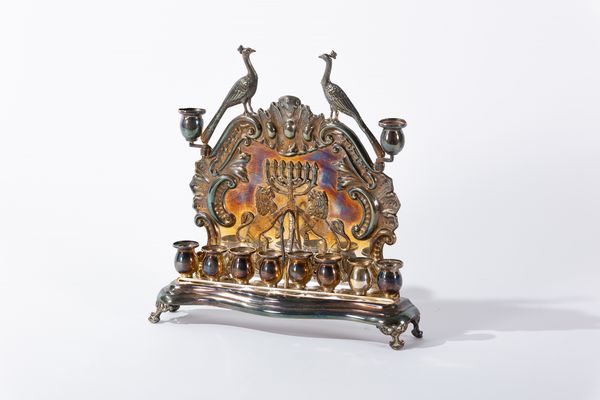 Lampada Hannukkah da parete in silver plate, Polonia seconda met del secolo XIX  - Asta Incanti d'arte - Associazione Nazionale - Case d'Asta italiane