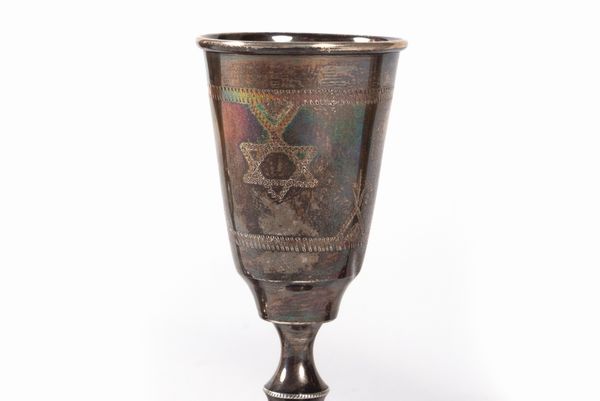 Lotto composto da due piccoli calici e uno spargizucchero in argento  - Asta Incanti d'arte - Associazione Nazionale - Case d'Asta italiane