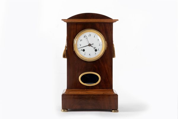 Pendola in mogano e bronzo dorato, Francia secolo XIX  - Asta Incanti d'arte - Associazione Nazionale - Case d'Asta italiane