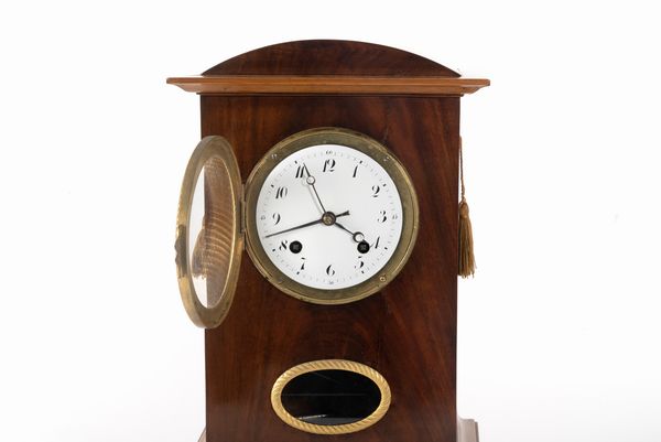 Pendola in mogano e bronzo dorato, Francia secolo XIX  - Asta Incanti d'arte - Associazione Nazionale - Case d'Asta italiane