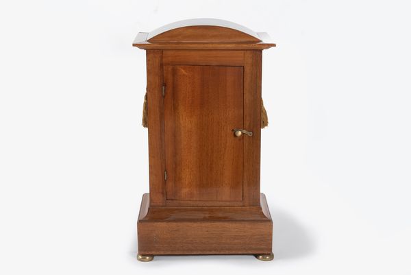 Pendola in mogano e bronzo dorato, Francia secolo XIX  - Asta Incanti d'arte - Associazione Nazionale - Case d'Asta italiane