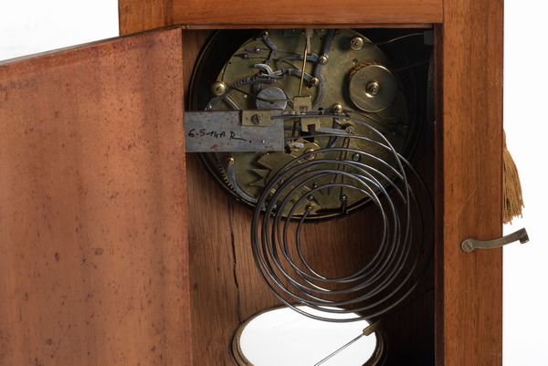 Pendola in mogano e bronzo dorato, Francia secolo XIX  - Asta Incanti d'arte - Associazione Nazionale - Case d'Asta italiane