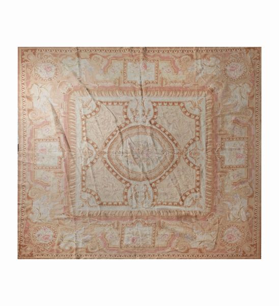 Tappeto Aubusson color beige, bruno e rosa, con motivi geometrici e floreali,  inizi secolo XX  - Asta Incanti d'arte - Associazione Nazionale - Case d'Asta italiane